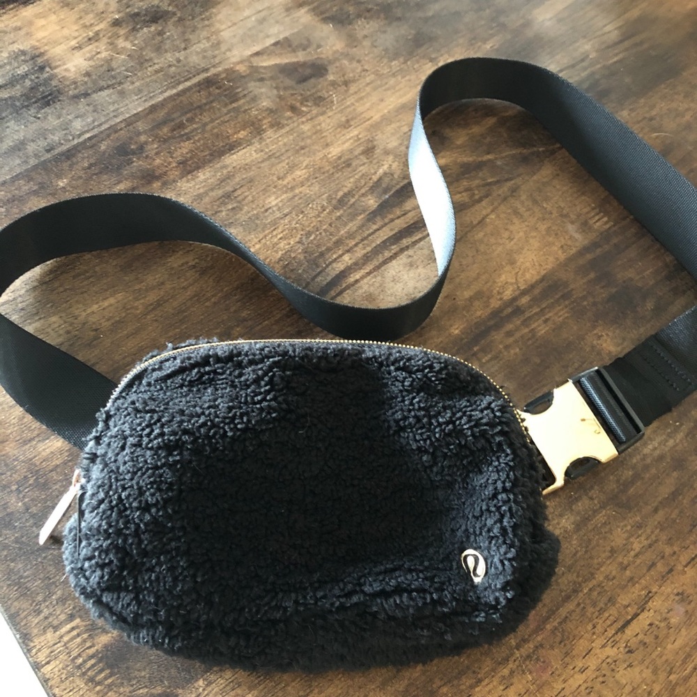 lululemon fleece belt bag